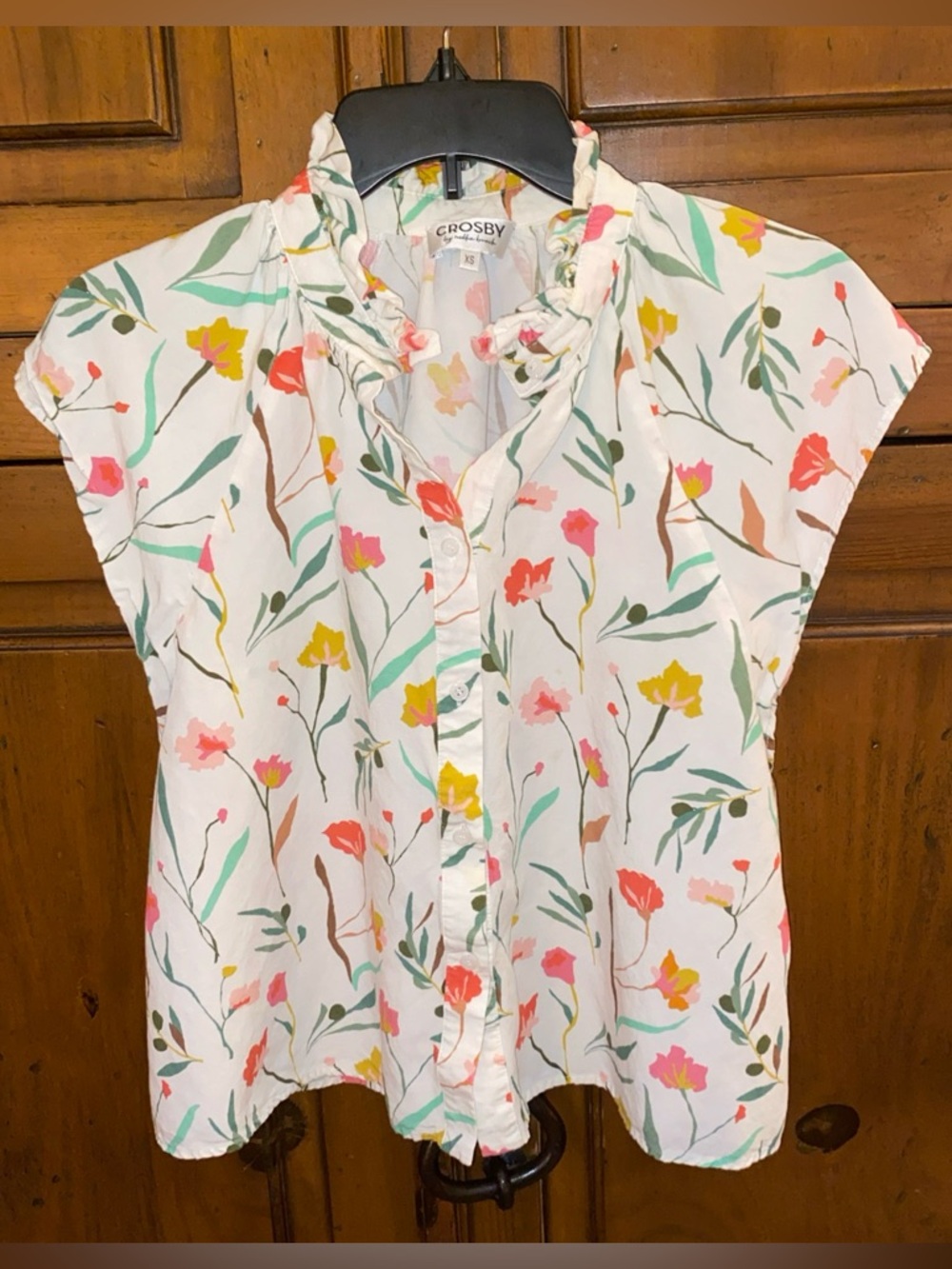 CROSBY by Mollie Burch White Floral Ruffle Button-Front Blouse - XS